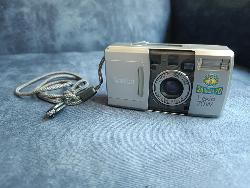 Konica Lexio 70W 35mm Nokta ve Çekim Film Kamerası - 2