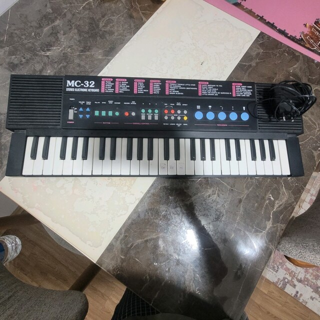 SATILIK TEMİZ MEDELI MC-32 TAŞINABİLİR ELEKTRONİK ORG