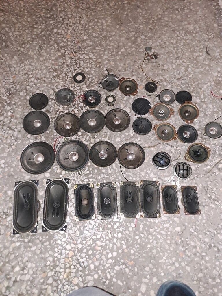 24 adet hoparlör ler ve tizler 24 dende fazla var hepsi - 9