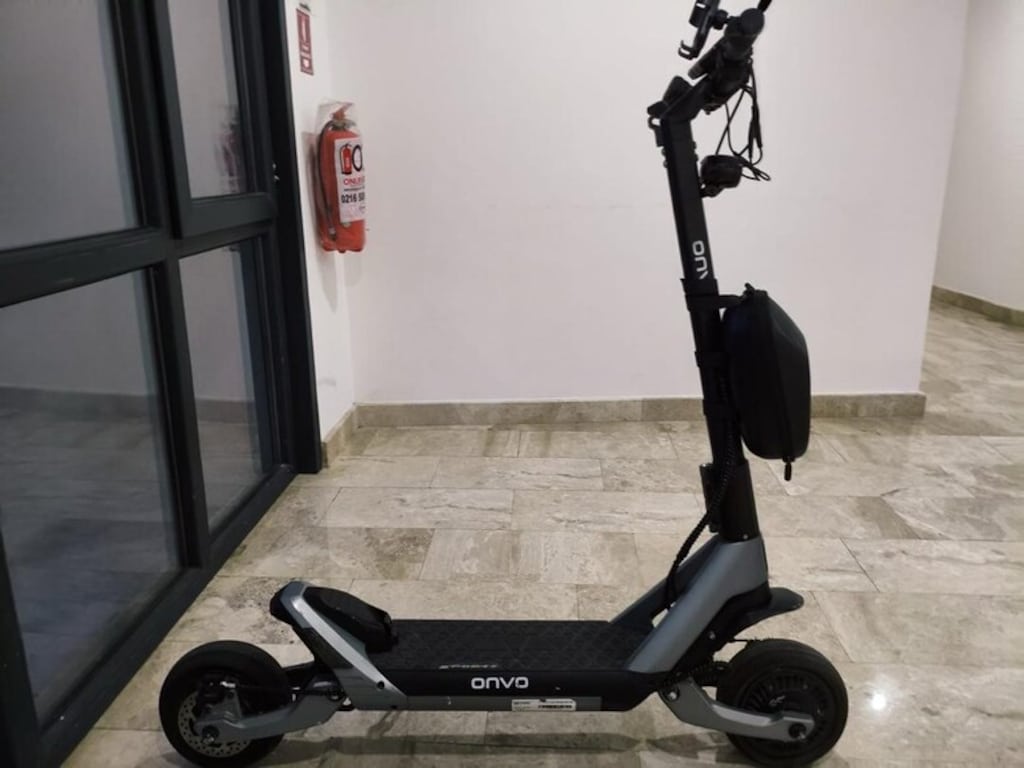 ONVO RX-05 elektrikli scooter. 673 km'dedir - 2
