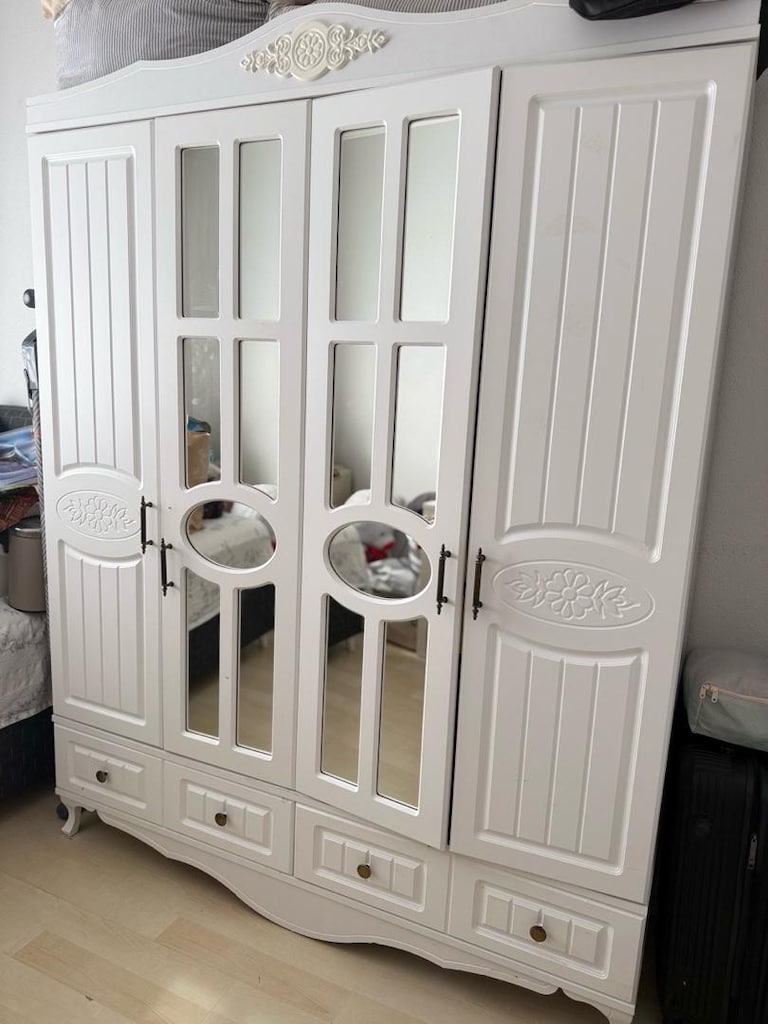 4 kapılı Aynalı Gardırop - 2