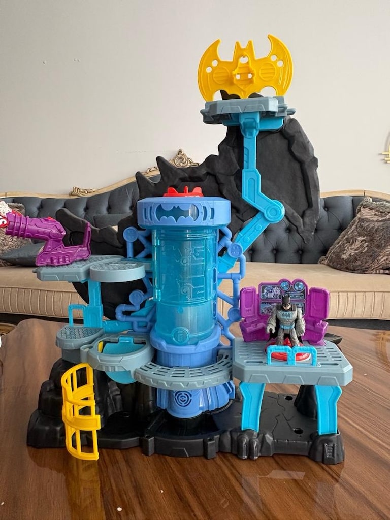 Fisher-Price Imaginext DC Super Friends Bat-Tech Batcave (GYV24) - 2