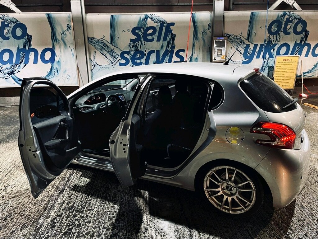 Peugeot 208 1.4 HDI 2012 - 7