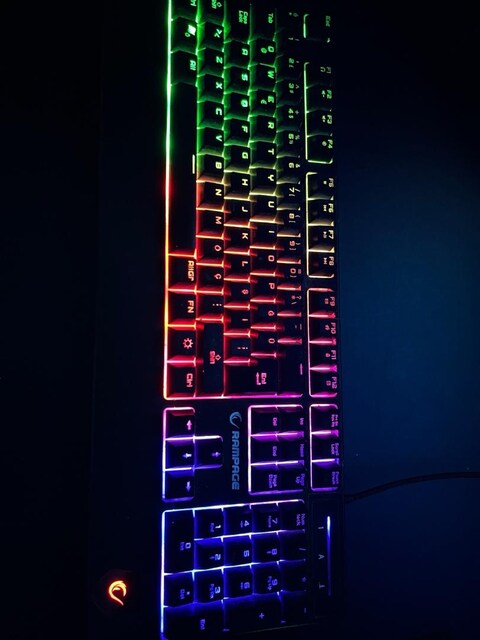 Monitör Klavye Mouse Kulaklık