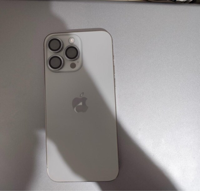 Iphone 15 pro max YD