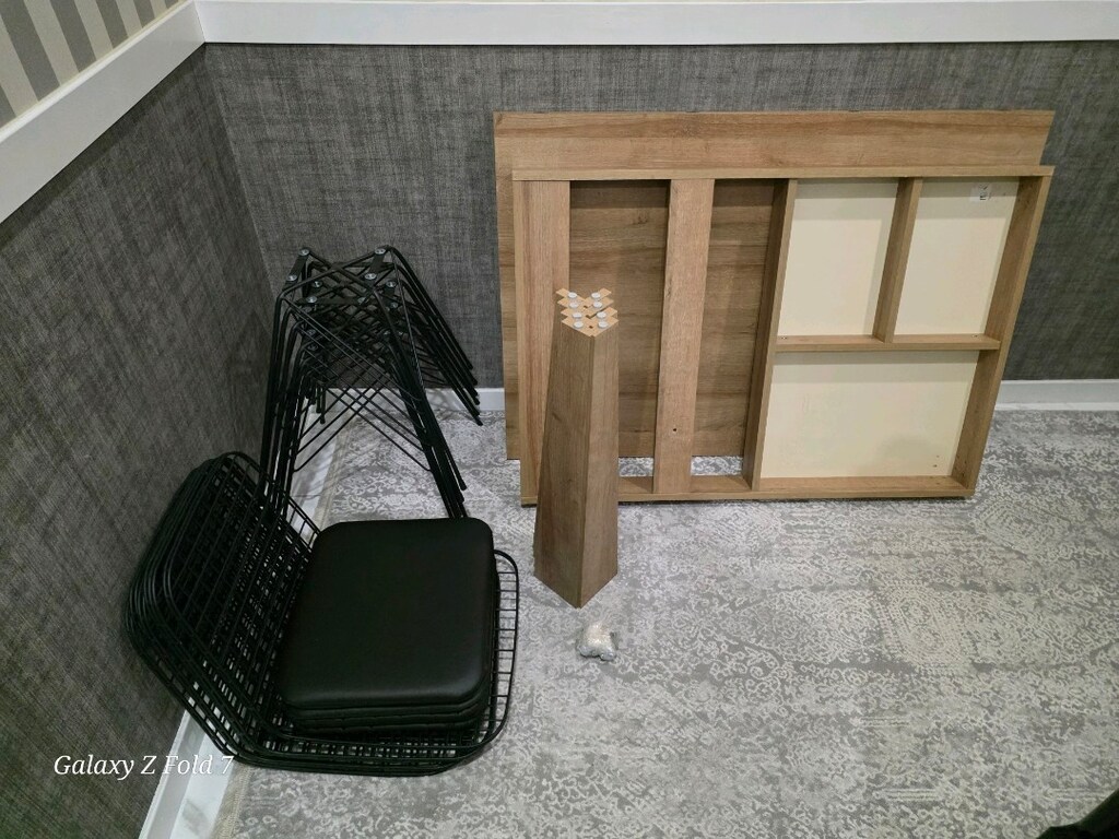 Açılıp Büyüyebilen Yemek Masası ve 6'lı Kafes Tel Sandalye Takımı - 6