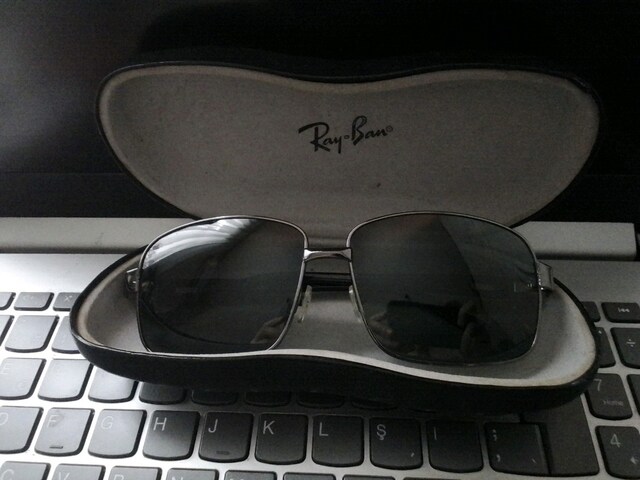 T-box güneş gözlüğü (Orjinal Ray - Ban kutusu)