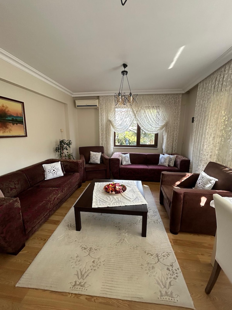 Tepehome kaliteli ve konforlu koltuk takımı. 2 üçlü - 2 berjer - sehpa - 4
