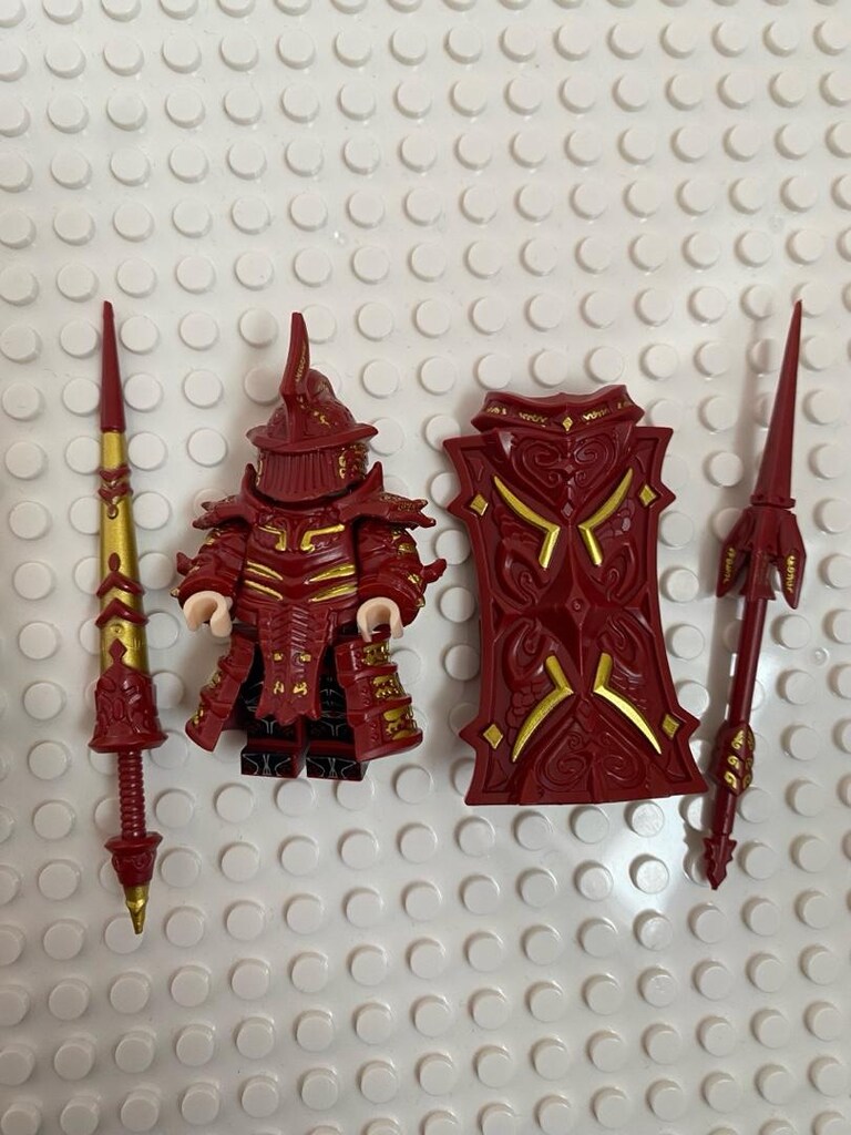 Lego Tower Knight altın minifigürü - 10