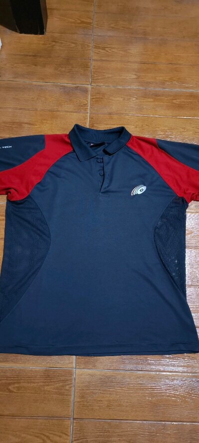 Lotto likralı tshirt.. Bir koltuk altı uçtan diğer uca yanlamasına