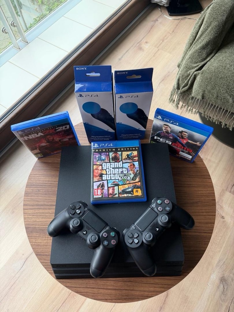PlayStation 4 Pro 1 TB + 2 Orijinal Kol + 3 Oyun + PS Move Set