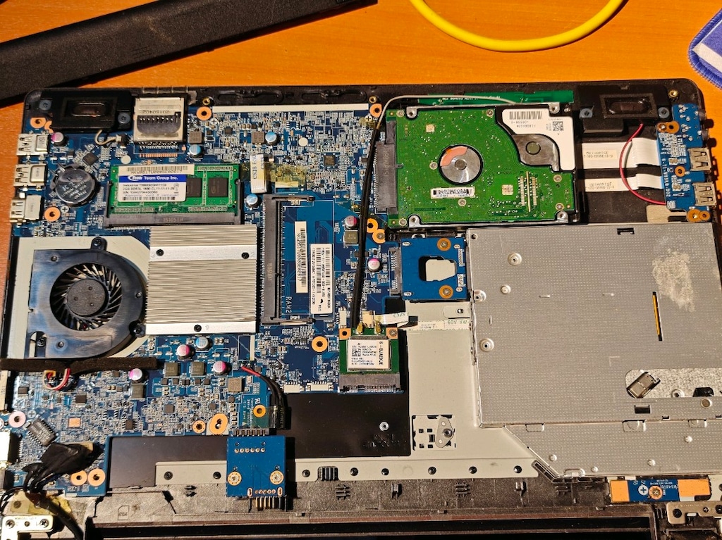 Grundig Notebook Laptop Kırık Ekranlı intel - 8