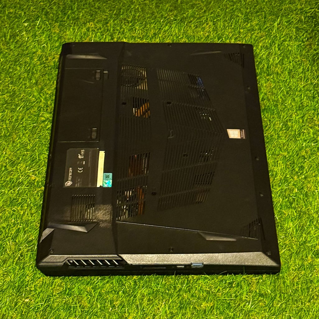 MONSTER 17.3" 144Hz IPS / i5-10200H / 32GB RAM / GTX 1650 Ti - 8