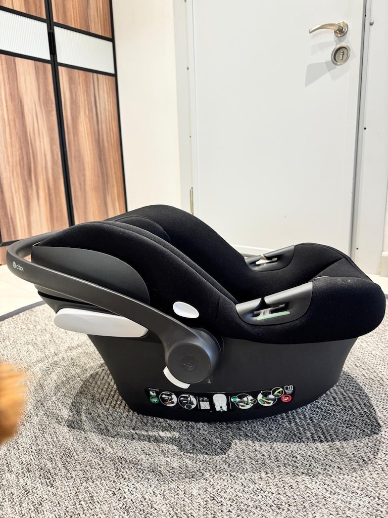 Cybex Aton B2 iSize - Volcano Black - 4