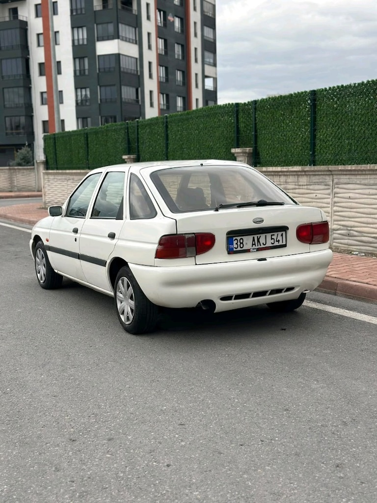 Sahibinden Masrafsız 1.6 CLX Ford Escort - 6