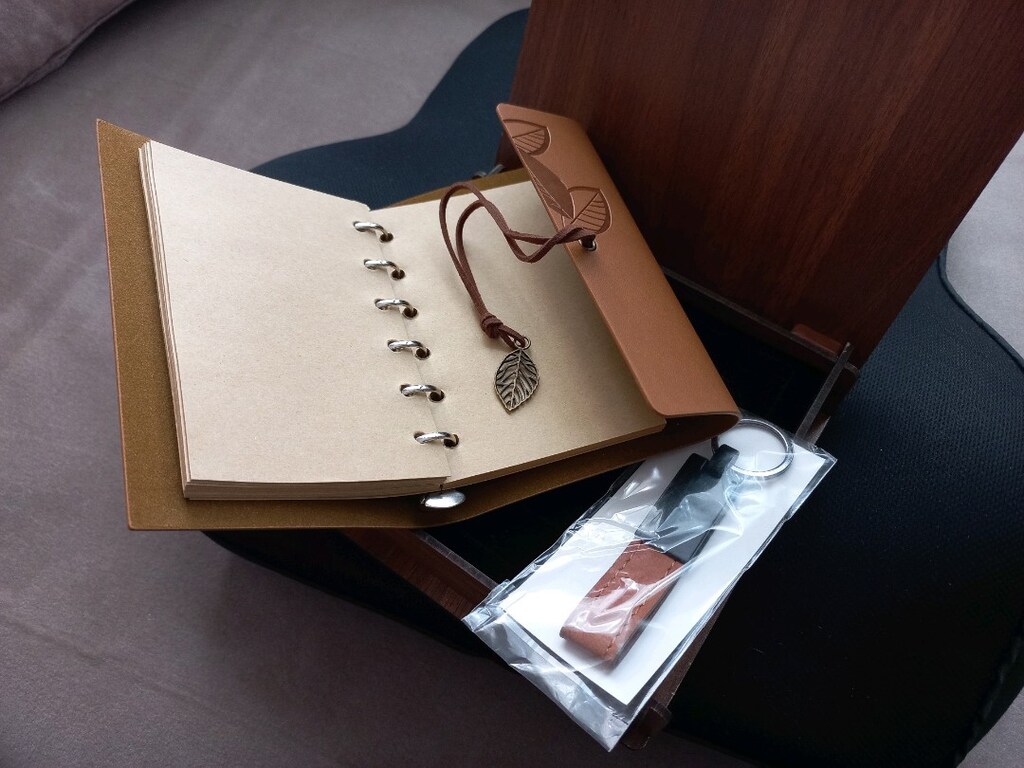 Ahşap Kutulu Taba Renk Deri Defter Anahtarlık Set - 2
