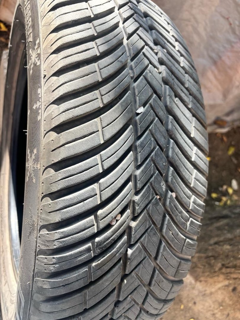 215/65R17 Dört mevsim lastikler 4 adet vardır - 5