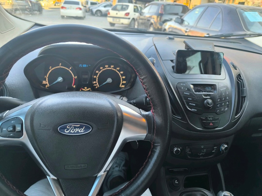 Ford Courier Otomobil - 4