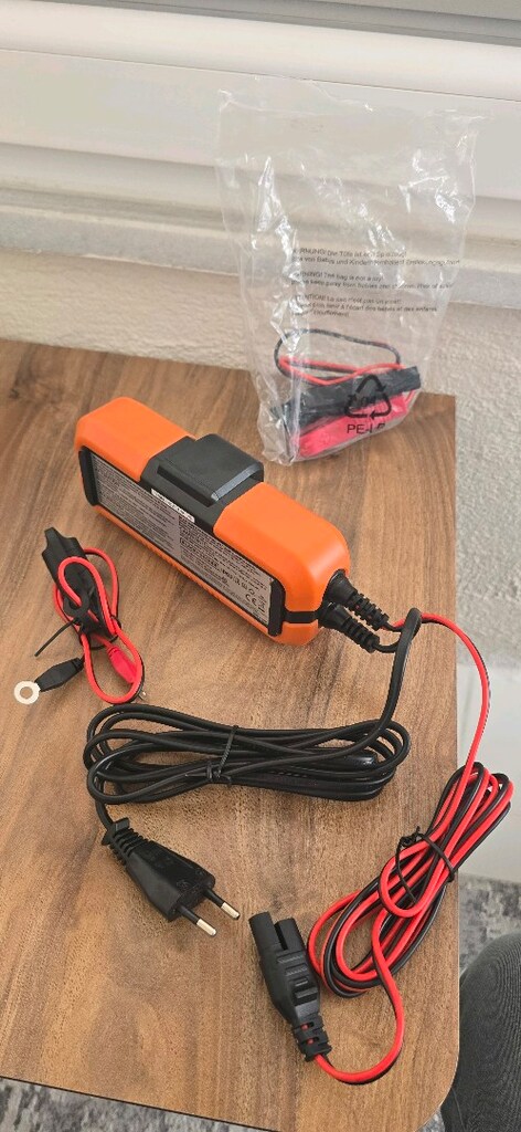 Black+Decker 6/12V 4A Akıllı Akü Şarj ve Bakım Cihazı Sıfır Ayarında - 4