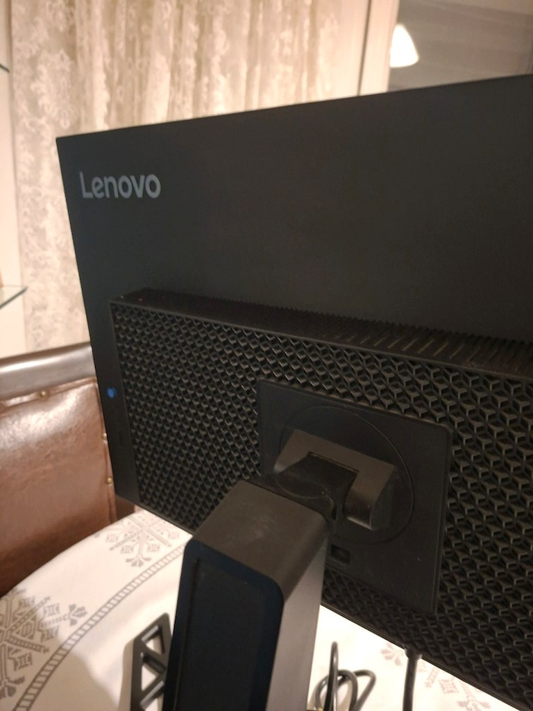 Lenovo Monitör - 4