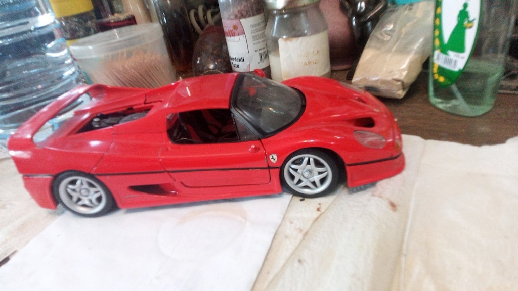 1/18 Maisto Ferrari F50 - 5