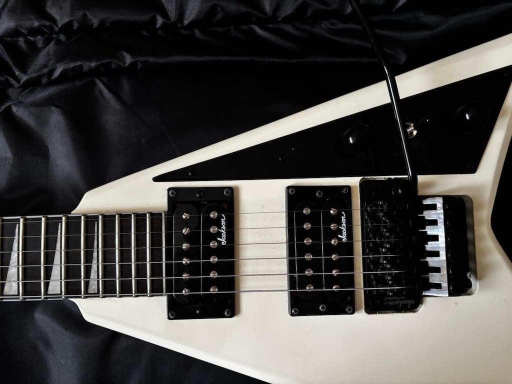 Jackson V Elektro Gitar - 2