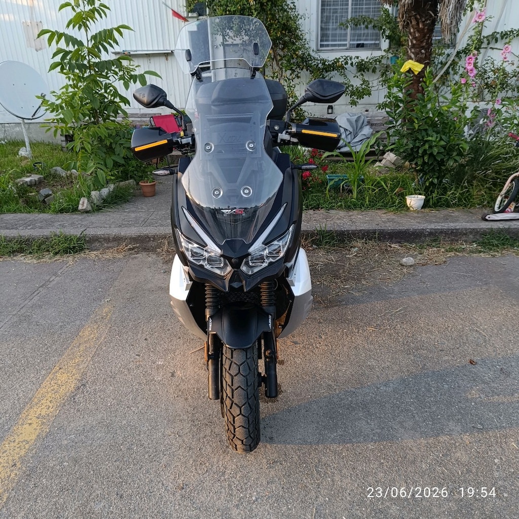 3900 km Maxi Scooter