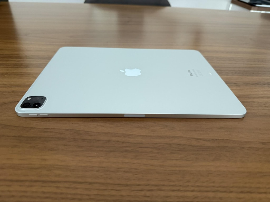 iPad Pro 6 - 12.9 inc - 512GB - Apple Pencil - Apple Smart Folio - 8