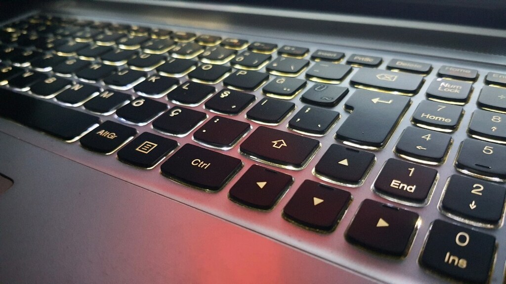 Oyuncu Dev 17.3 inch Lenovo i7qm Nvidia, Yeni Pil, 8gb, SSD Çift Disk - 7