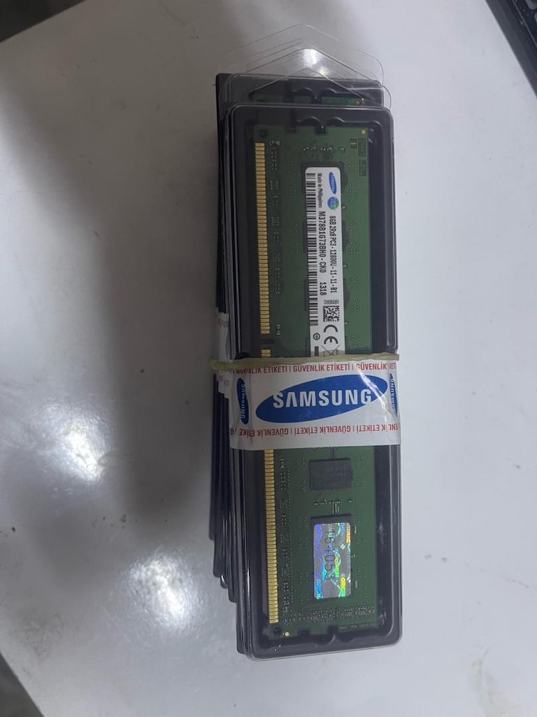 Samsung 8 GB DDR3 1600 Mhz(12800) RAM - 2