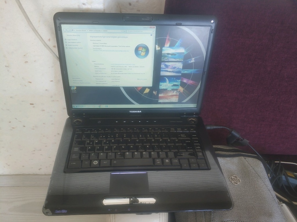 Toşhiba büyük ekran 4 GB rem temiz laptop - 3