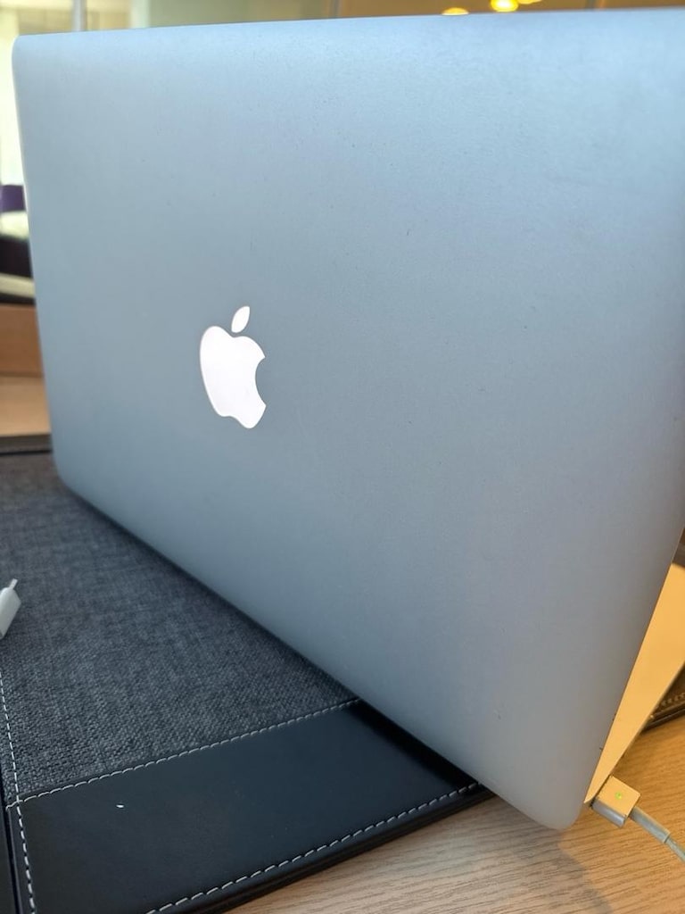 Apple MacBook Air 2017 13.3” | i5 | 8GB RAM | 128GB SSD - 4
