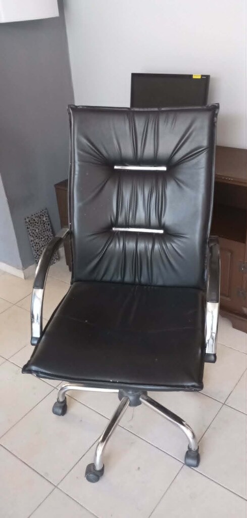 DERİ DÖNER KOLTUK BÜRO VEYA BİLGİSAYAR İÇİN PAZARLIKSIZ 1750 TL - 2