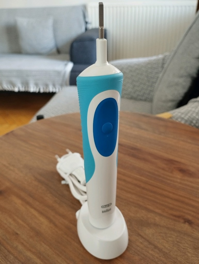 Oral-B Şarjlı Diş Fırçası - 2