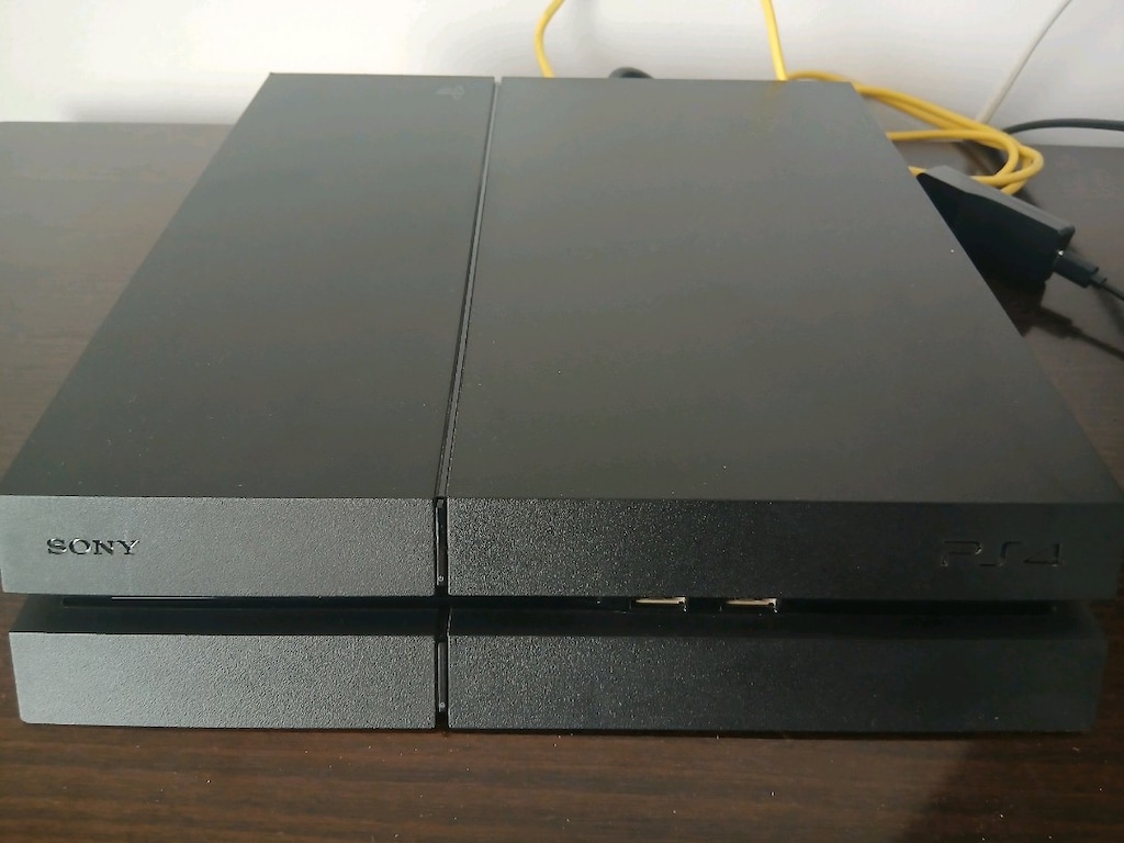 Temiz PS4 Fat Kasa + Çift Orjinal Kol