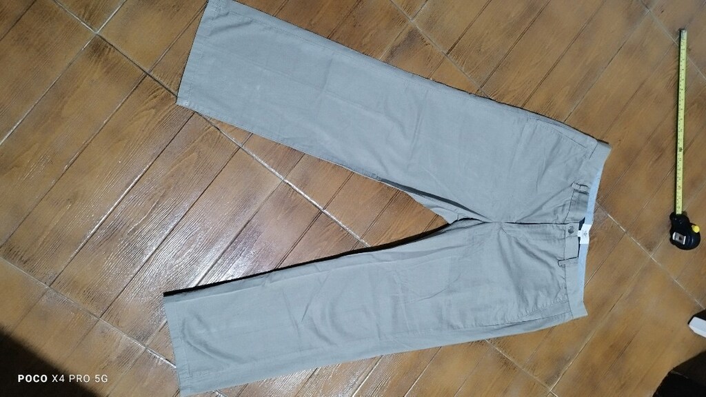 #Dockers pantolon.Dockers haki ve gümüş renkte var..Eni çekilince 46 - 6