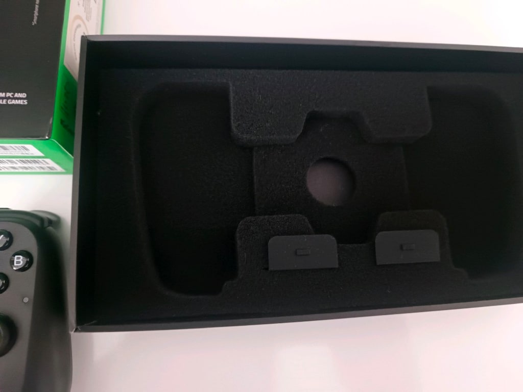 RAZER KISHI V2 PRO GAMİNG CONTROLLER - 3
