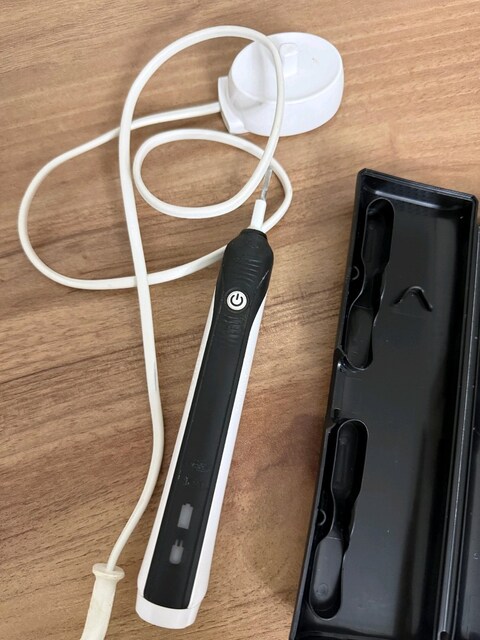 Oral-B Pro 750 Siyah Şarjlı Diş Fırçası