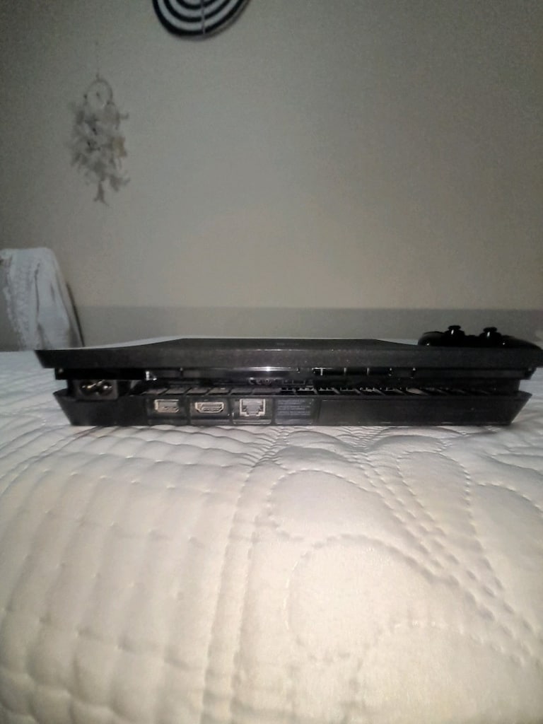Acil satılık sıfır ayarında PlayStation 4 Slim - 4