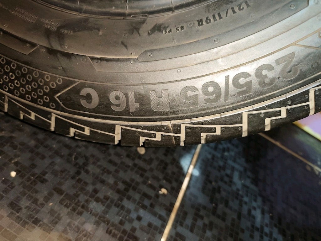 235 65 16 C continental 2 adet lastik - 2