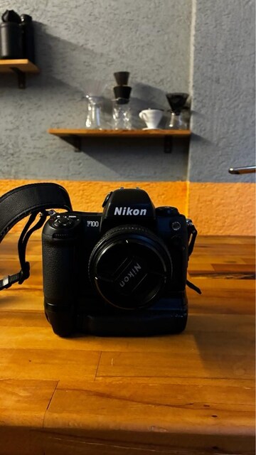 Nikon F100