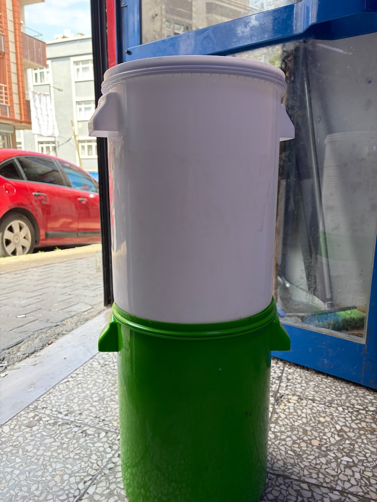 Plastik Kova 20 Lt Kapaklı Kelepçeli - 2