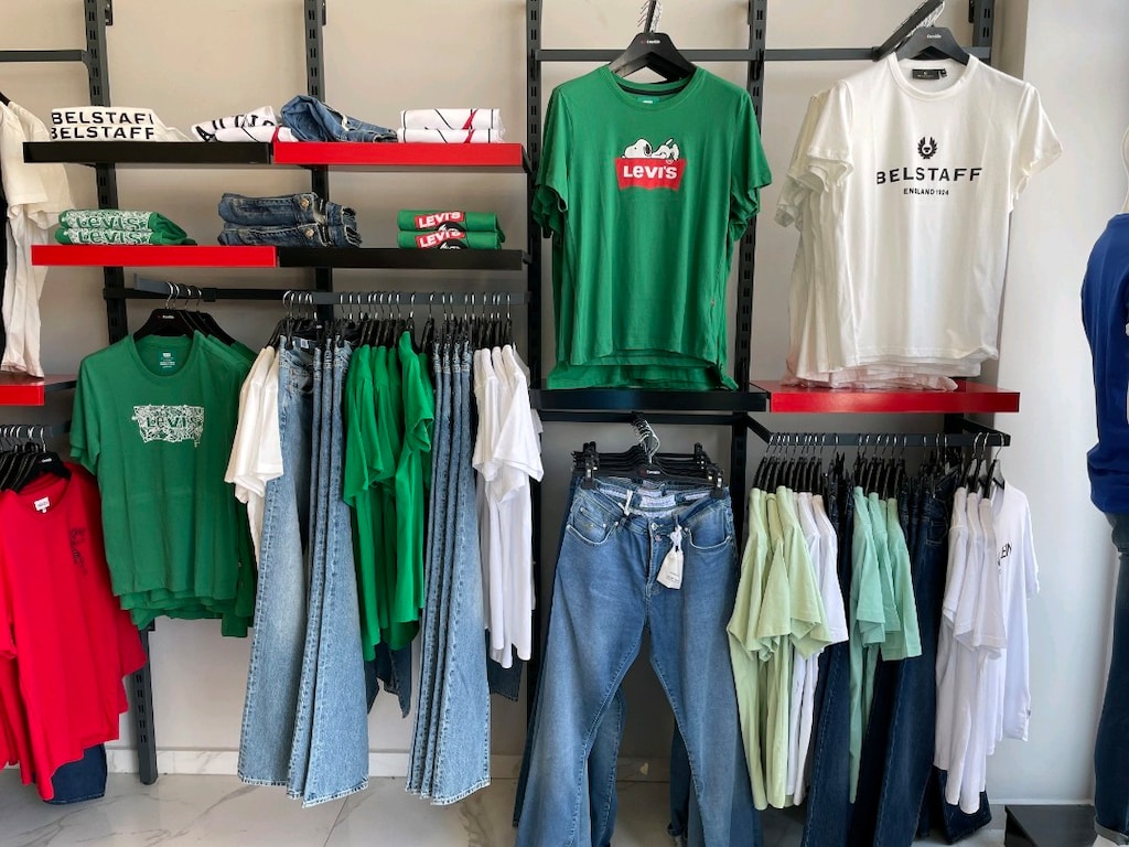 mağaza rafları komple satılıktır 300m2 - 18