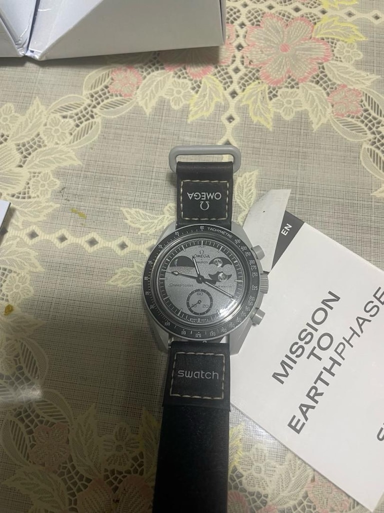 Omega&Swatch Mission to Earthphase - 3