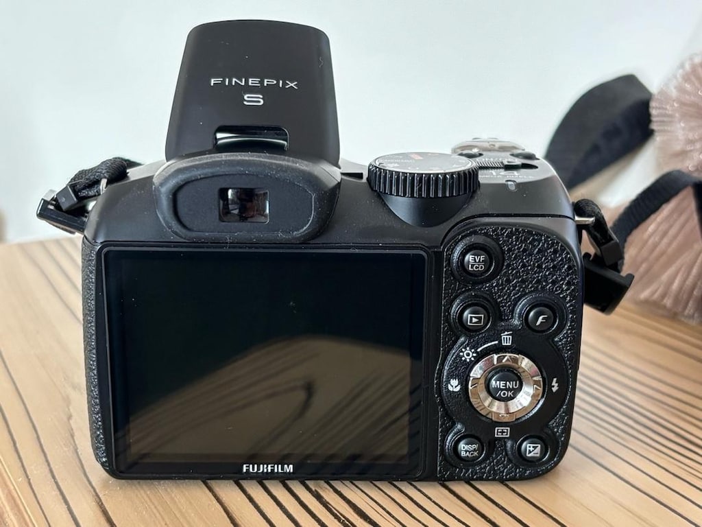 FUJIFILM FİNEPİX S 2980 FOTOĞRAF MAKİNASI-KAMERA + 8GB HAFIZA KARTI - 5