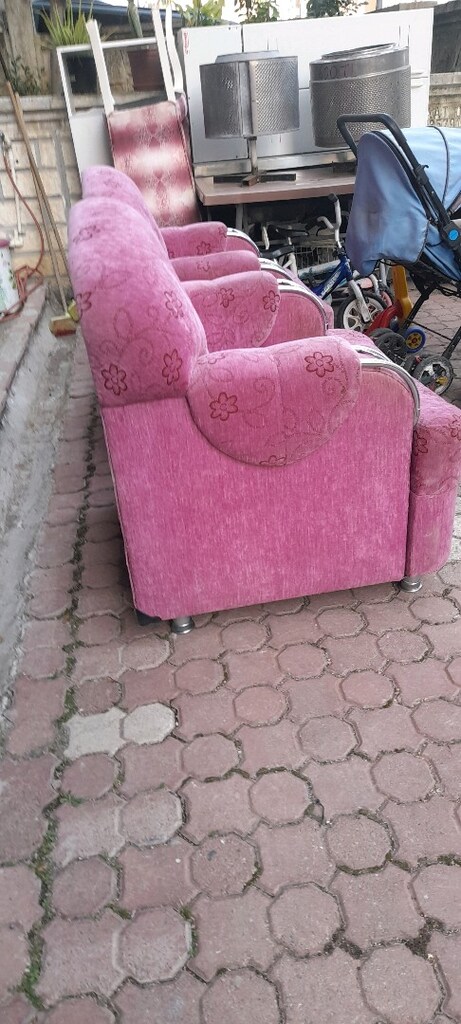 Satılık iki adet tekli koltuk ve üçlü yataklı takım - 2