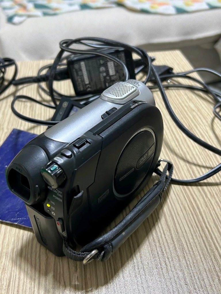 SONY DCR DVD 106 E - 2