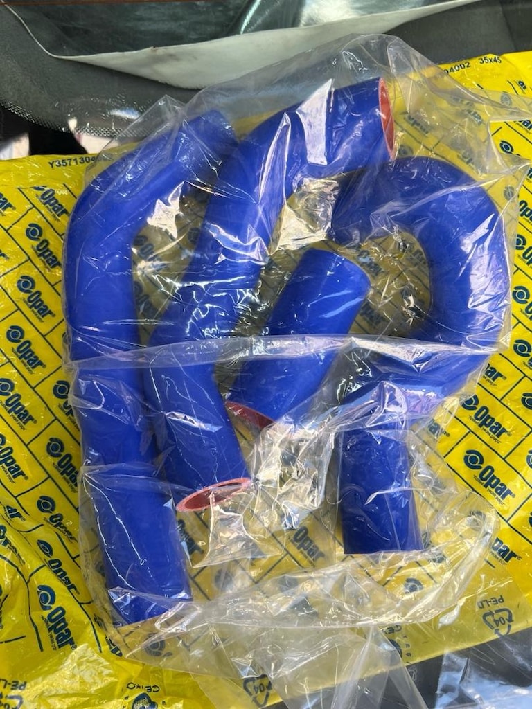 TOFAŞ DÜZ MOTOR RADYATÖR HORTUMLARI MAVİ SİLİKON SET - 6