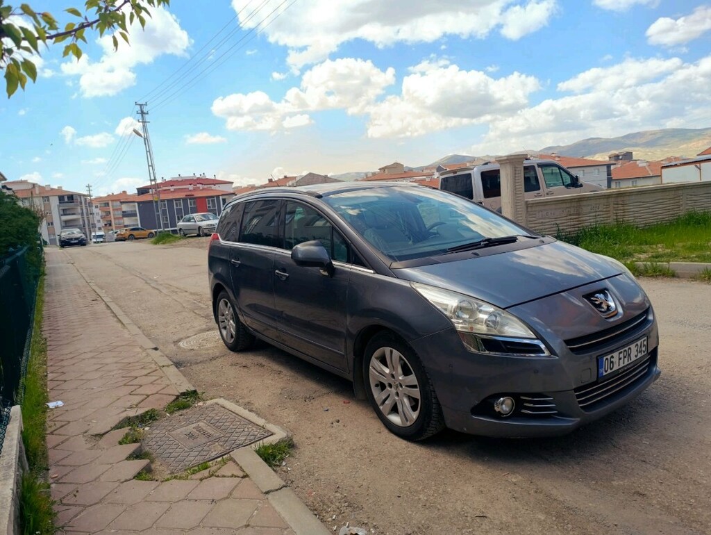 PEJO 5008 1.6 E-HDI premium Pack auto 6R 115HP - 6