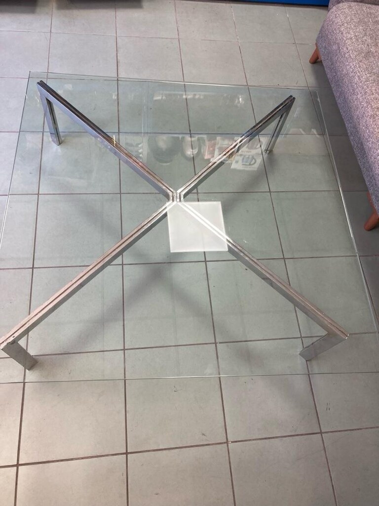 Cam orta sehpa kölelerinde ufak kırık var ama kullanıma engel değil - 2